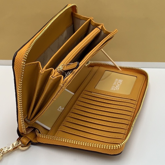 MICHAEL KORS LARGE TRAVEL CONTINENTAL WRISTLET WALLET MARIGOLD COLOR
NWT - Picture 7 of 16